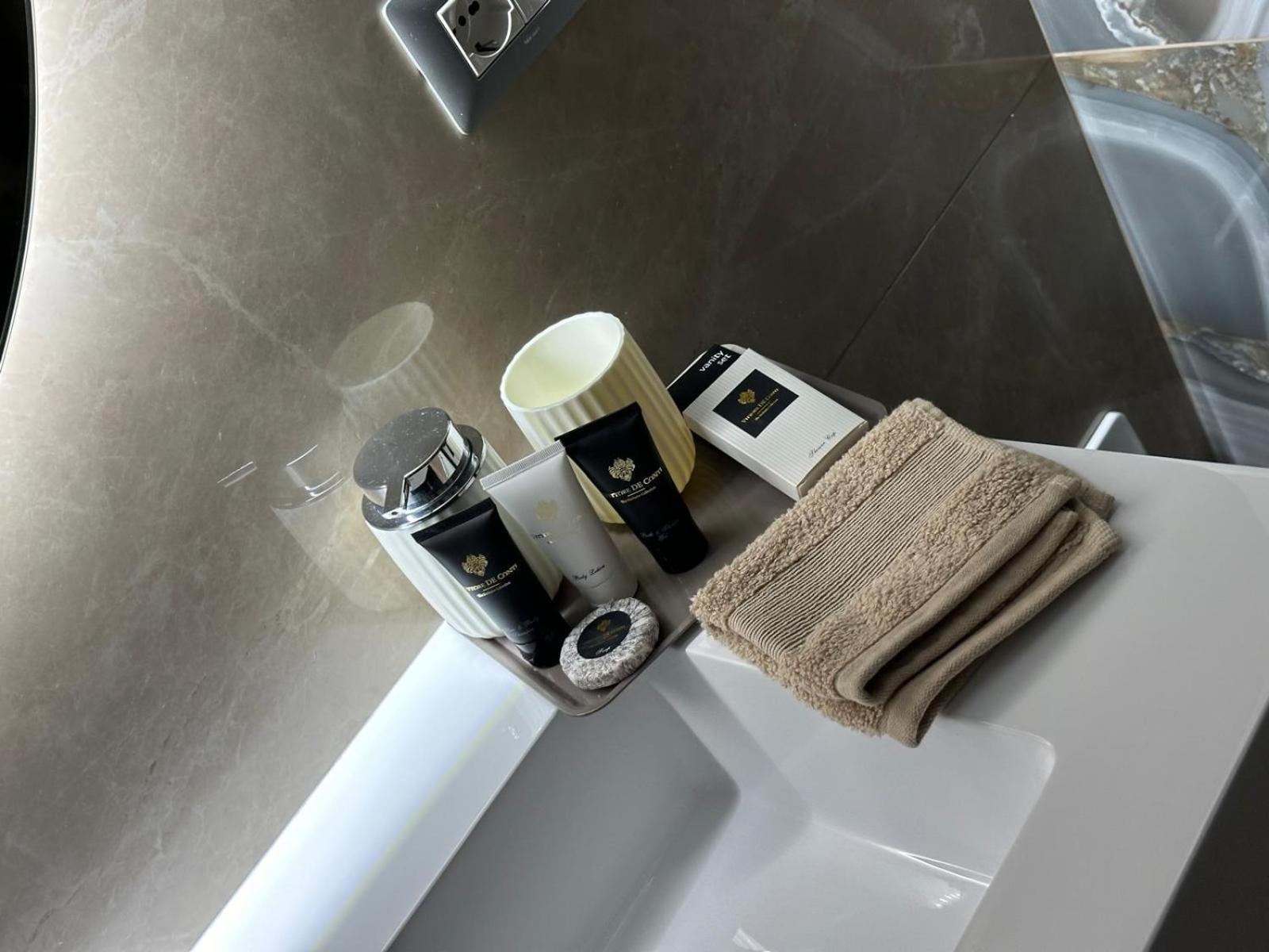 Deda & Fove Hotel Наполи Екстериор снимка