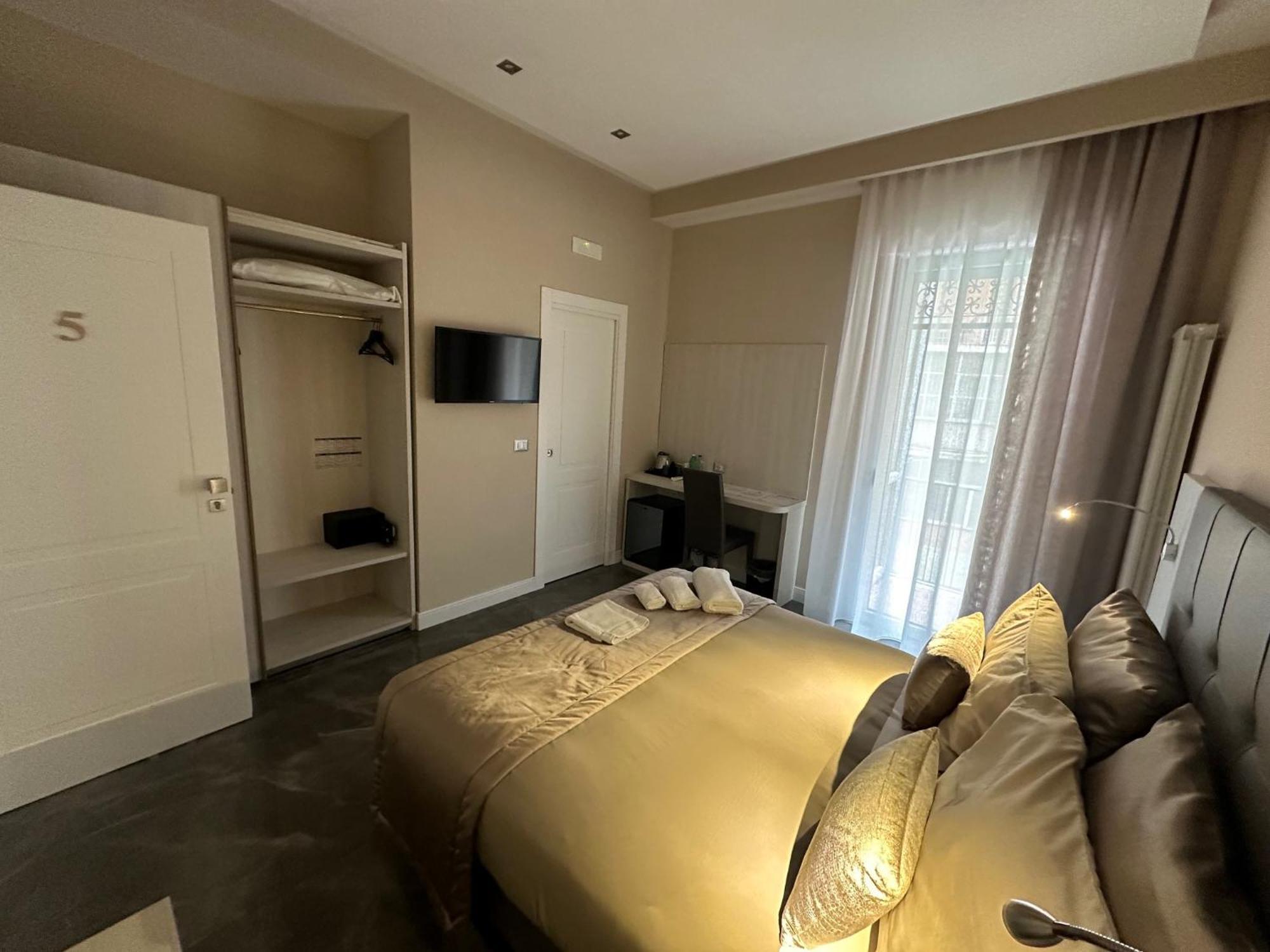 Deda & Fove Hotel Наполи Екстериор снимка